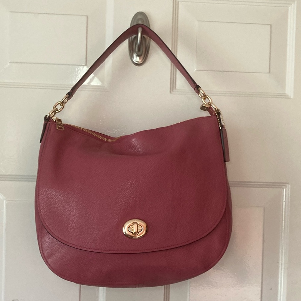 EUC. Looks brand new. Coach Turnlock Hobo 24771